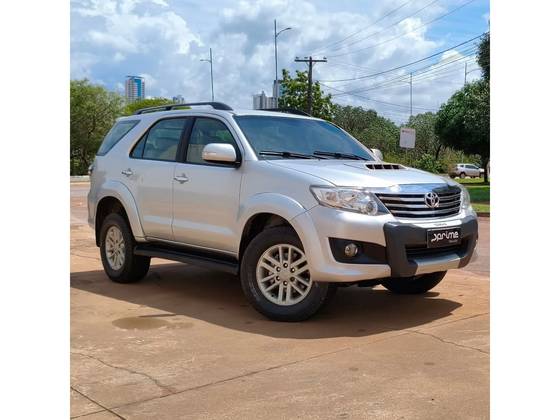 TOYOTA HILUX SW4 3.0 SRV 4X4 7 LUGARES 16V TURBO INTERCOOLER DIESEL 4P AUTOMÁTICO TOYOTA HILUX SW4 3.0 SRV 4X4 7 LUGARES 16V TURBO INTERCOOLER DIESEL 4P AUTOMÁTICO